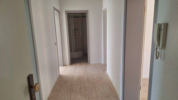 Komfortable 3-Raumwohnung mit Balkon und ruhigem hofseitigem  Schlafzimmer – Chemnitz – Vorschaubild 4