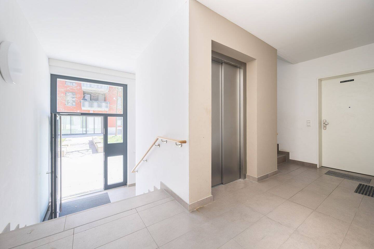 MÜNCHNER IG | TRAUMHAFTE 2 ZIMMER WOHNUNG IN SCHWABING MIT BLICK INS GRÜNE ! – 80807 München – Vorschaubild 3
