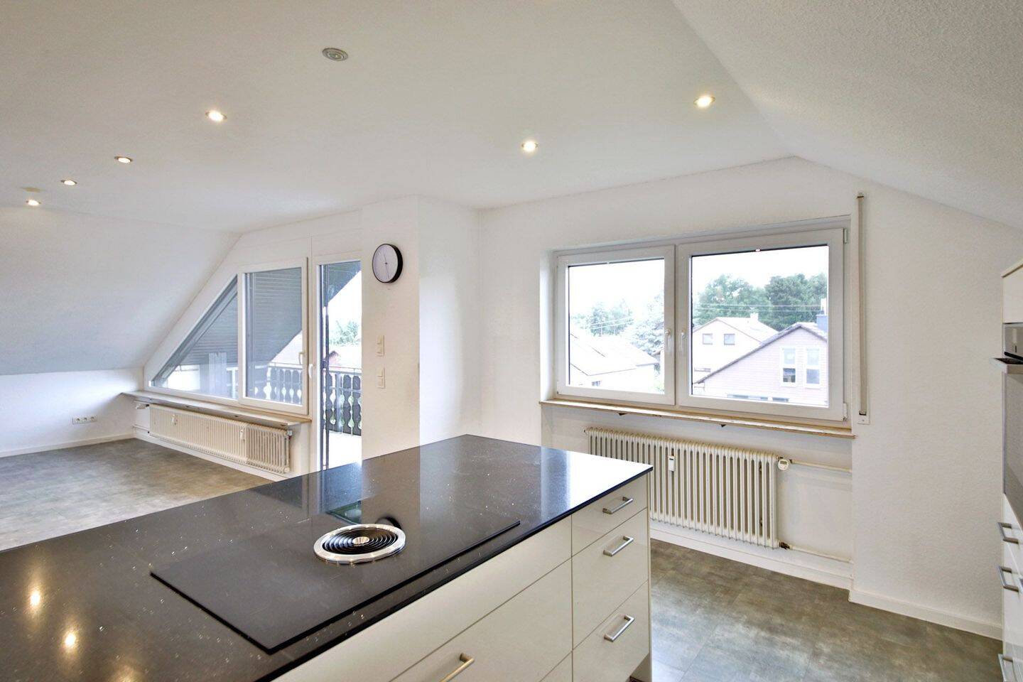 Modern, ruhig und bezugsfrei! Kernsanierte 4-Zimmer-Dachgeschosswohnung mit Garage in Palmbach – 76228 Karlsruhe – Vorschaubild 3