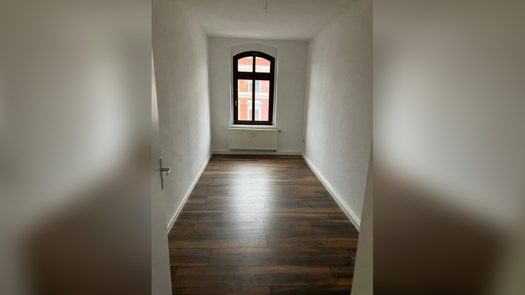 Helle 2-Zimmer mit EBK, neuem Laminat und Dusche in zentraler Lage! – Chemnitz – Vorschaubild 6
