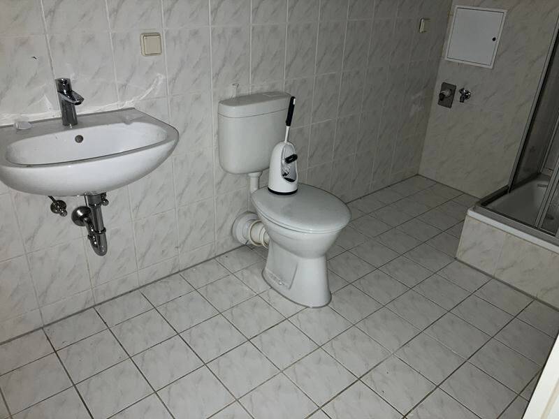 Helle 2-Zimmer mit EBK, neuem Laminat und Dusche in zentraler Lage! – Chemnitz – Vorschaubild 9