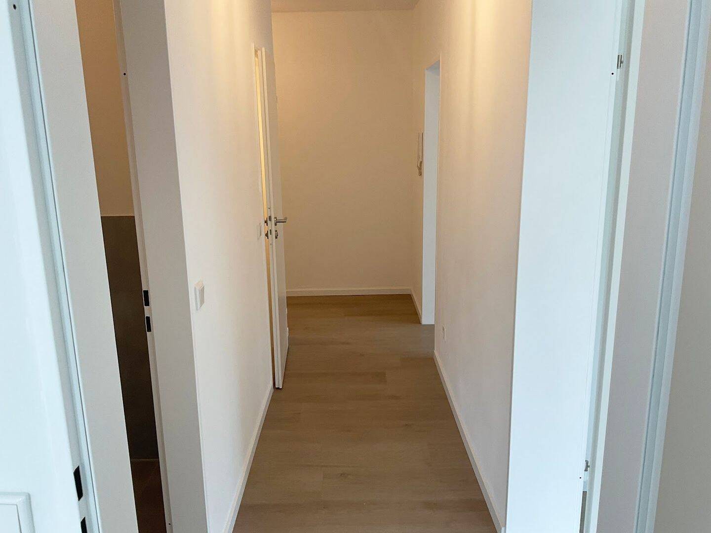 Große 2-Zimmer-Wohnung + Balkon, offener Kochbereich, Wannenbad, Aufzug – 44801 Bochum – Vorschaubild 6
