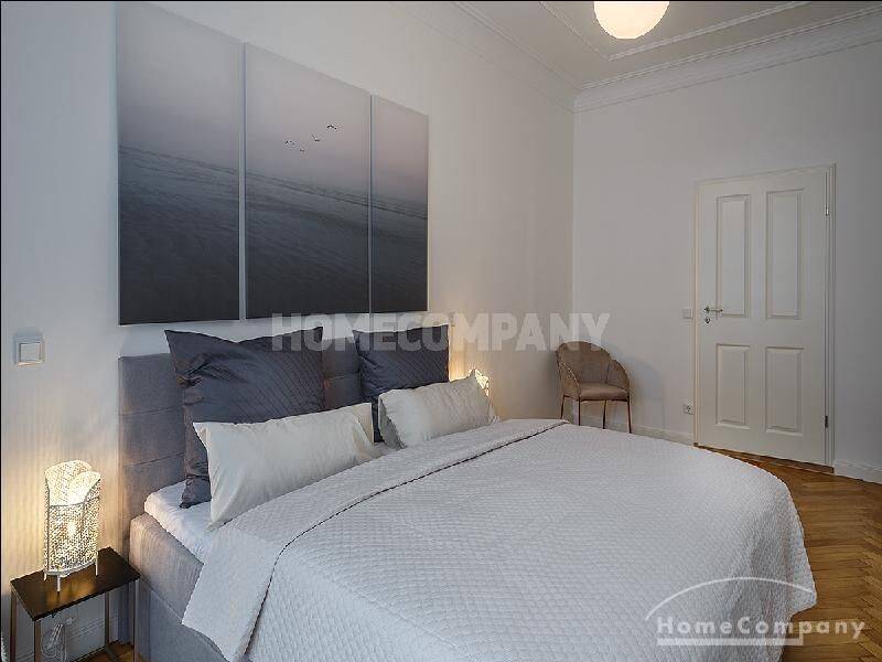 Kernsanierte und hochwertig möblierte 4-Zimmer-Wohnung mit Balkon – München – Vorschaubild 3