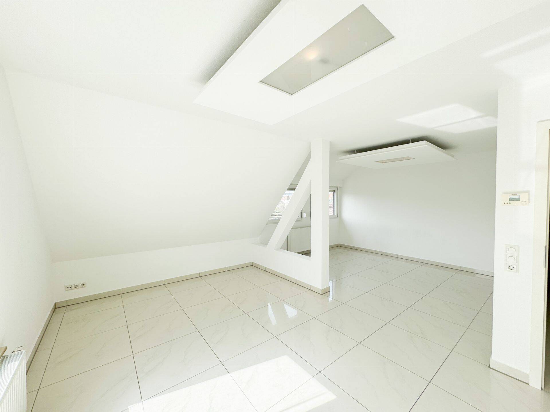 Helle und großzügige 3,5-Zimmer Maisonettewohnung mit Balkon! – 70327 Stuttgart – Vorschaubild 3