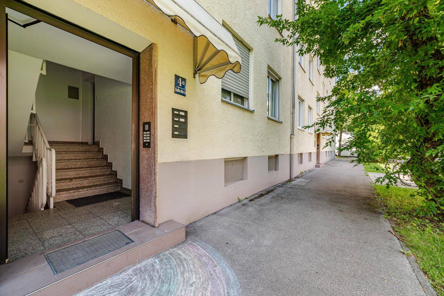 Charmante 2-Zimmer-Wohnung nähe Tomasiusplatz! Frei ab 01.09.2026! – 81669 München – Vorschaubild 3