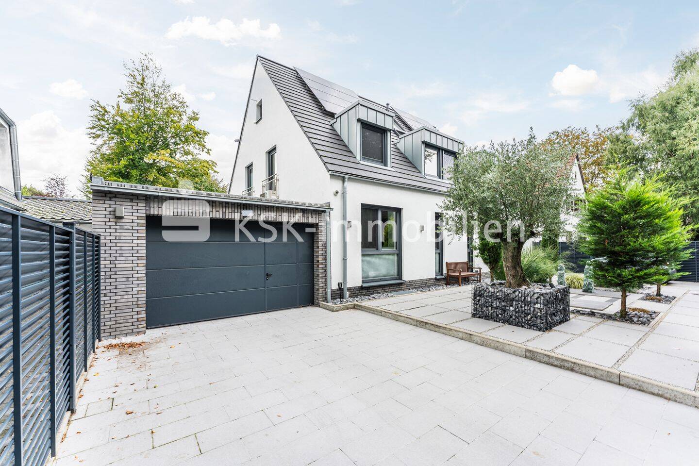 Freistehende Villa mit Pool in Köln Junkersdorf – 50858 Köln – Vorschaubild 3
