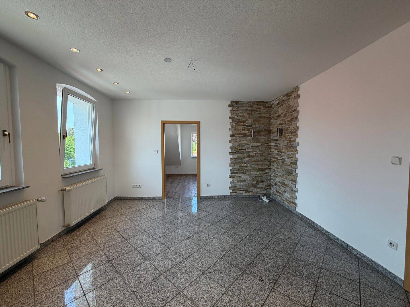 Lichtdurchflutete Dachgeschosswohnung in Hiddenhausen – 32120 Hiddenhausen – Vorschaubild 3
