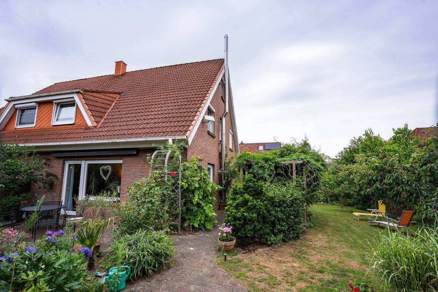 Grüne Oase mit viel Privatsphäre – helle Doppelhaushälfte mit Garten & zeitlosem Wohnkomfort – 21037 Hamburg – Vorschaubild 3