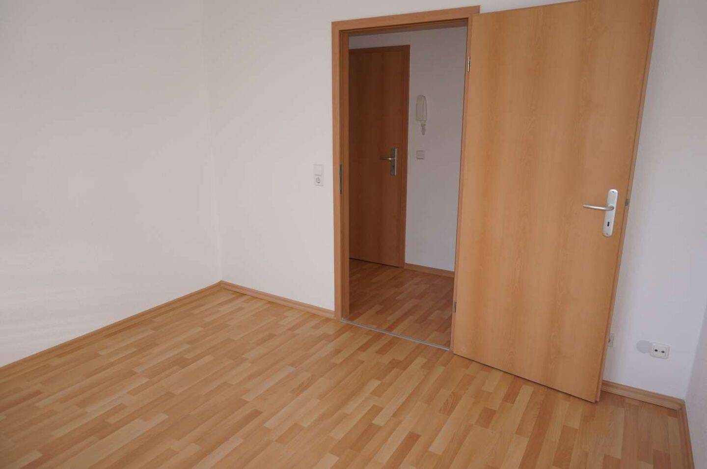 Wohnen im Heimgarten im 2. OG – große Küche + 2 Balkone – Chemnitz – Vorschaubild 3