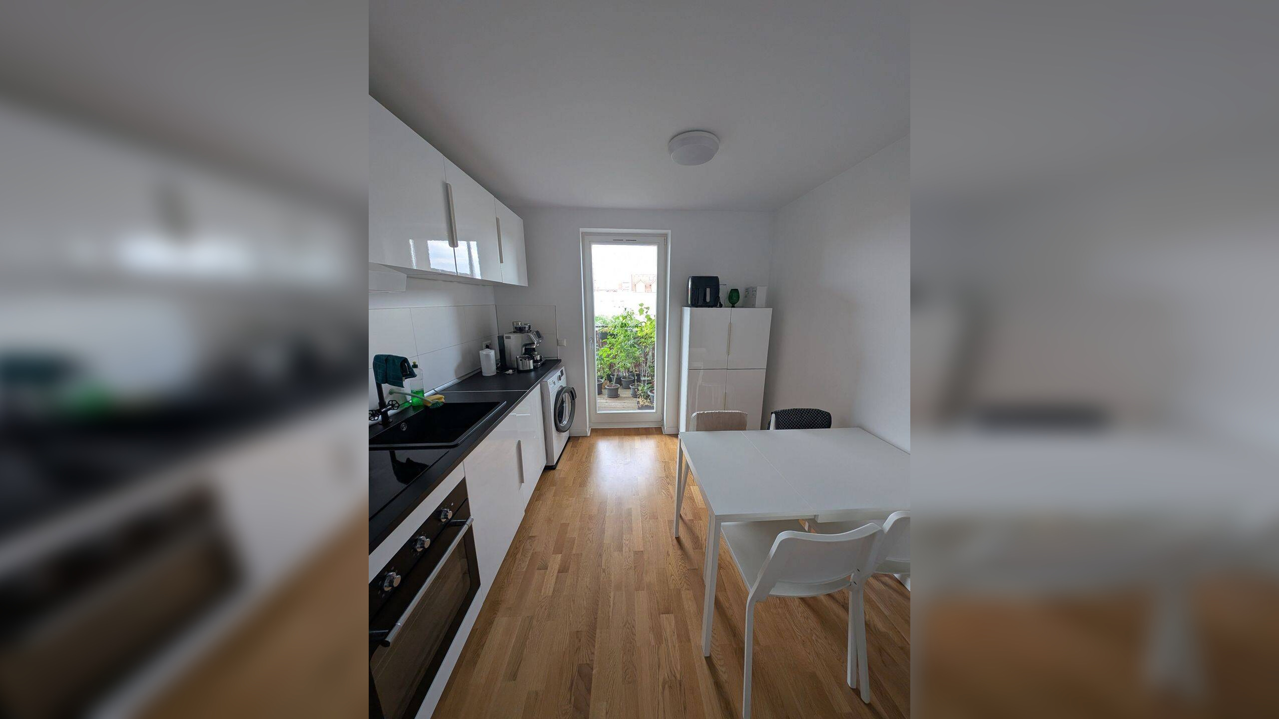 Stilvolles Wohnen in Leipzig-Volkmarsdorf: Hochwertige 2-Zimmer-Wohnung mit moderner Einbauküche & großem Sonnenbalkon im Grünen – 4315 Leipzig – Vorschaubild 3