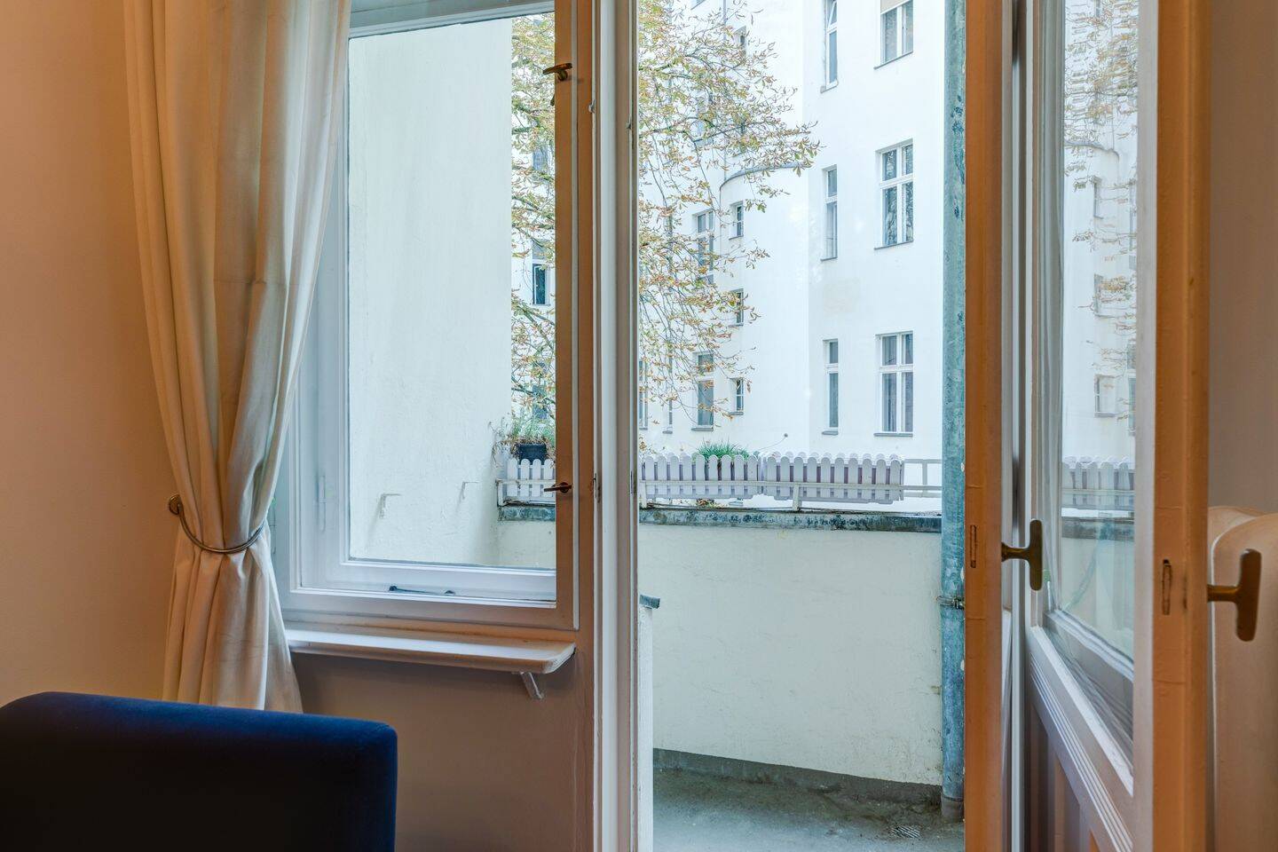 ?? Altbau Traum im sensationellen Günzelkiez – renovierte 3 Zimmer Balkon Wohnung mit Aufzug – 10717 Berlin – Vorschaubild 4