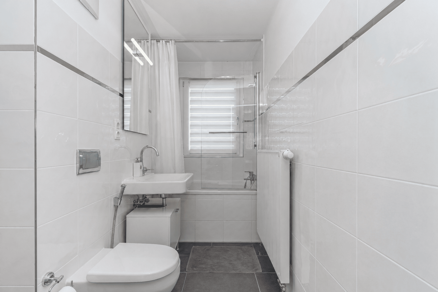 Bezugsfreie 4-Zimmer-Wohnung mit Loggia in München – Milbertshofen / Am Hart, in BMW-Nähe – ideal für Familie & WG – 80937 München – Vorschaubild 4