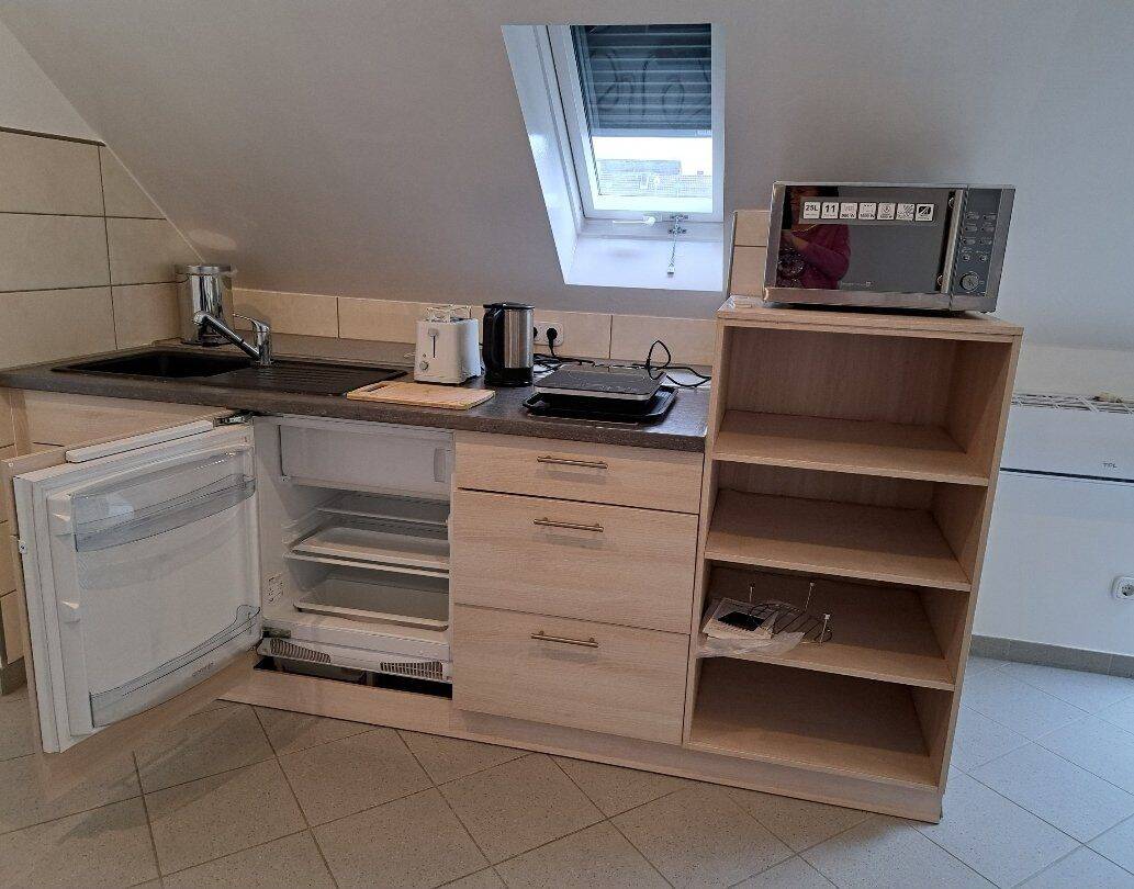 Nur 1 Mann Büroangestellter Nichtraucher
Möbliertes Apartment mit Arbeitsvertrag
€600.- Miete +€100.- N.K+€1200.- Kaution Strom und Gas exklusive – 51373 Leverkusen – Vorschaubild 3