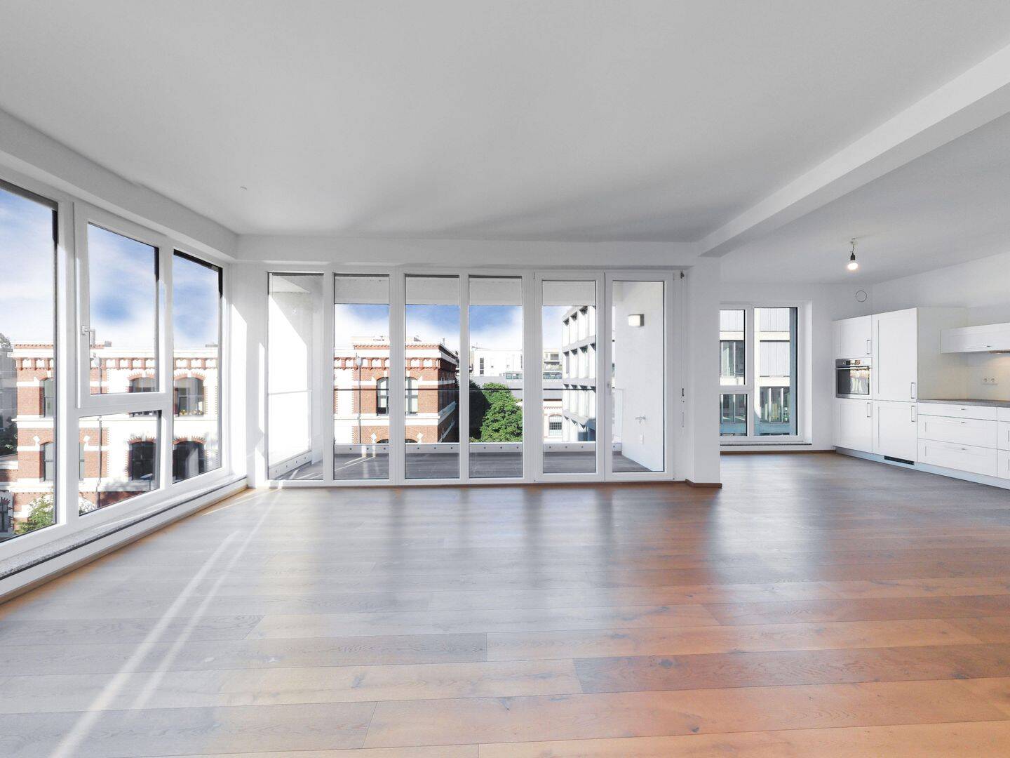 Lichtdurchflutete 2-Zimmer-Wohnung mit beeindruckender Fensterfront in Grafental – 40235 Düsseldorf – Vorschaubild 3