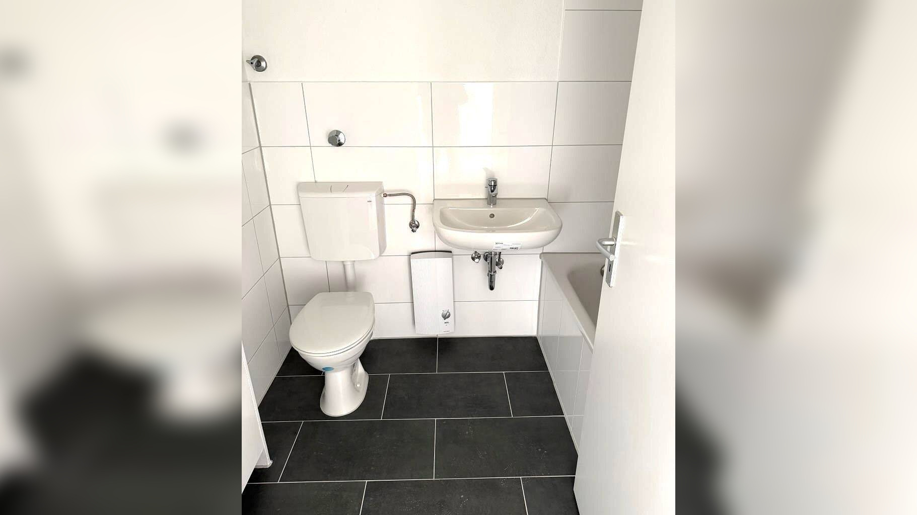 Frisch renoviert  der Farbeimer ist schon ausgezogen. – 58095 Hagen – Vorschaubild 4