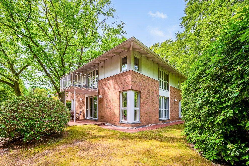 Eine sichere Entscheidung. Große Doppelhaushälfte im Wohnpark Falkenstein, Garten, Terrasse, Garage. – 22559 Hamburg – Vorschaubild 3