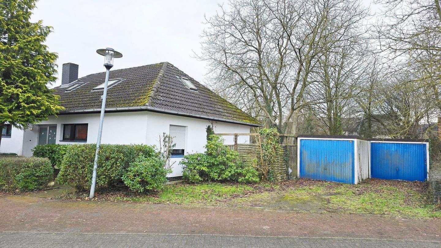 !! VERKAUFT !! BUNGALOW MIT EIGENTUMSGRUNDSTÜCK UND 2 GARAGEN! Modernisierungsbedürftig, aber mit solider Substanz – 49152 Bad Essen – Vorschaubild 3
