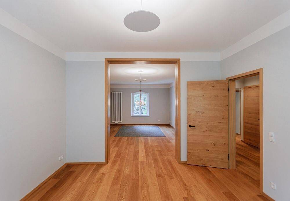 Altbau-Charme trifft auf Bauhaus-Stil: Besondere Eigentumswohnung direkt an der Weser – 28203 Bremen – Vorschaubild 3