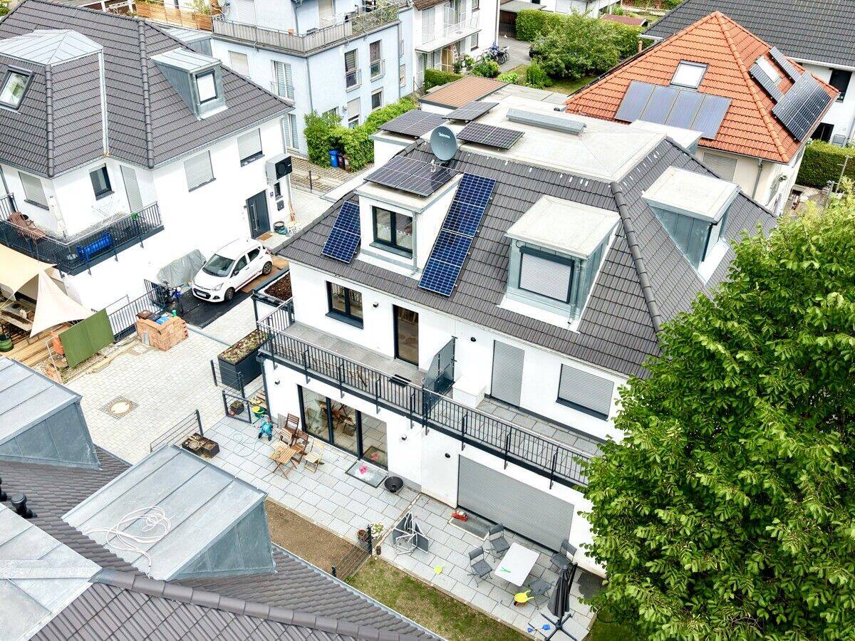 Neubau: traumhafte DHH mit hochwertiger Ausstattung, voll möbliert, mit Balkon und Garten zur Miete – 80992 München – Vorschaubild 3