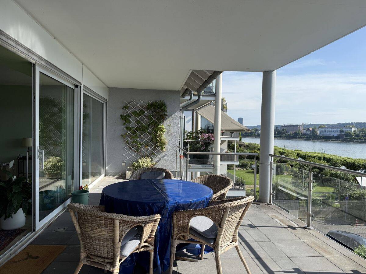 BONN BEUEL, direkte Rheinlage, top 4 Zi. Wohnung ca. 156 m² Wfl. Sonnenbalkon, Aufzug, Kfz. Stellpl. – 53225 Bonn – Vorschaubild 3