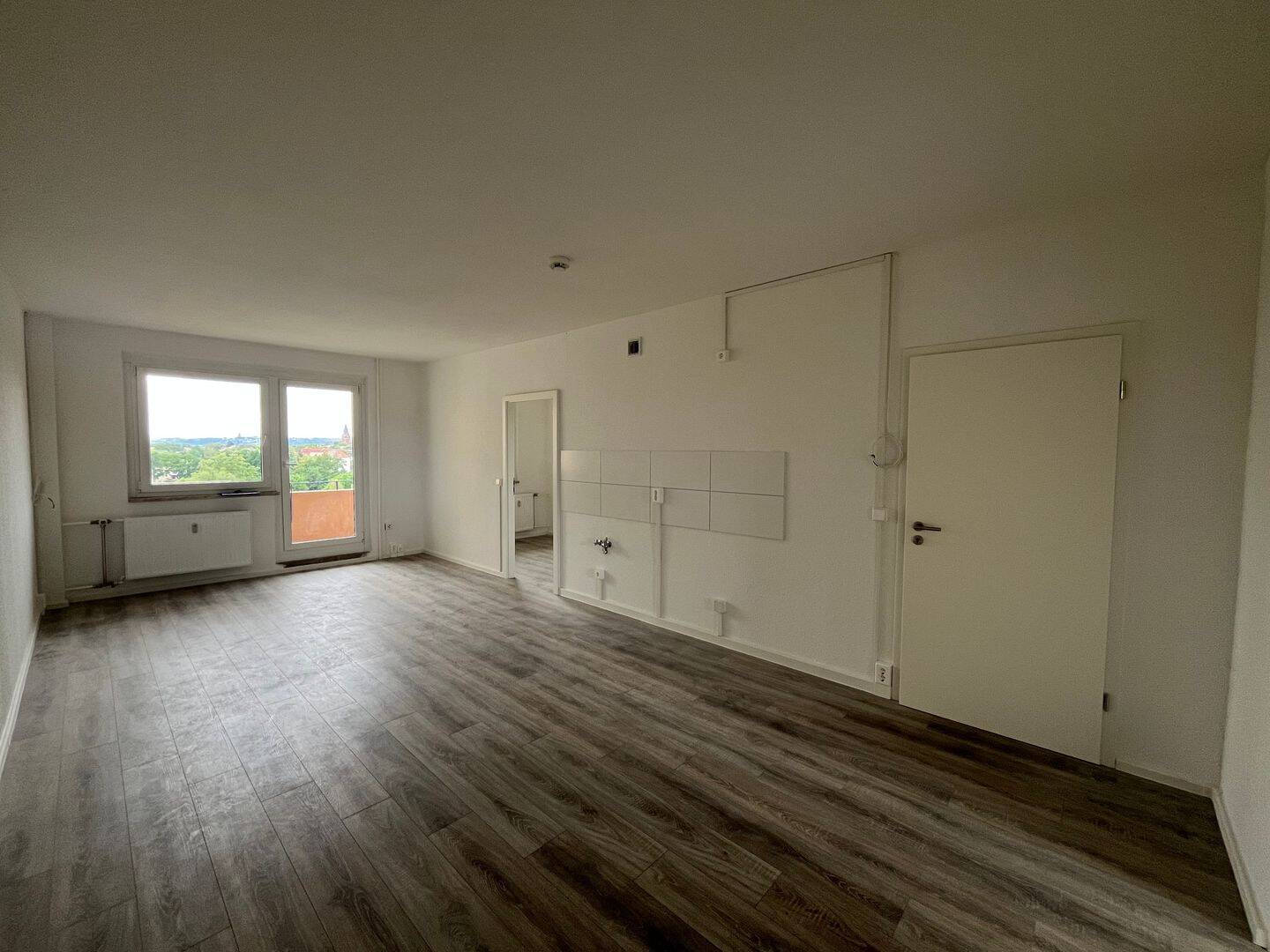 Sanierte 4-Raum Wohnung mit Balkon und EBK auf Wunsch! – 8058 Zwickau – Vorschaubild 3