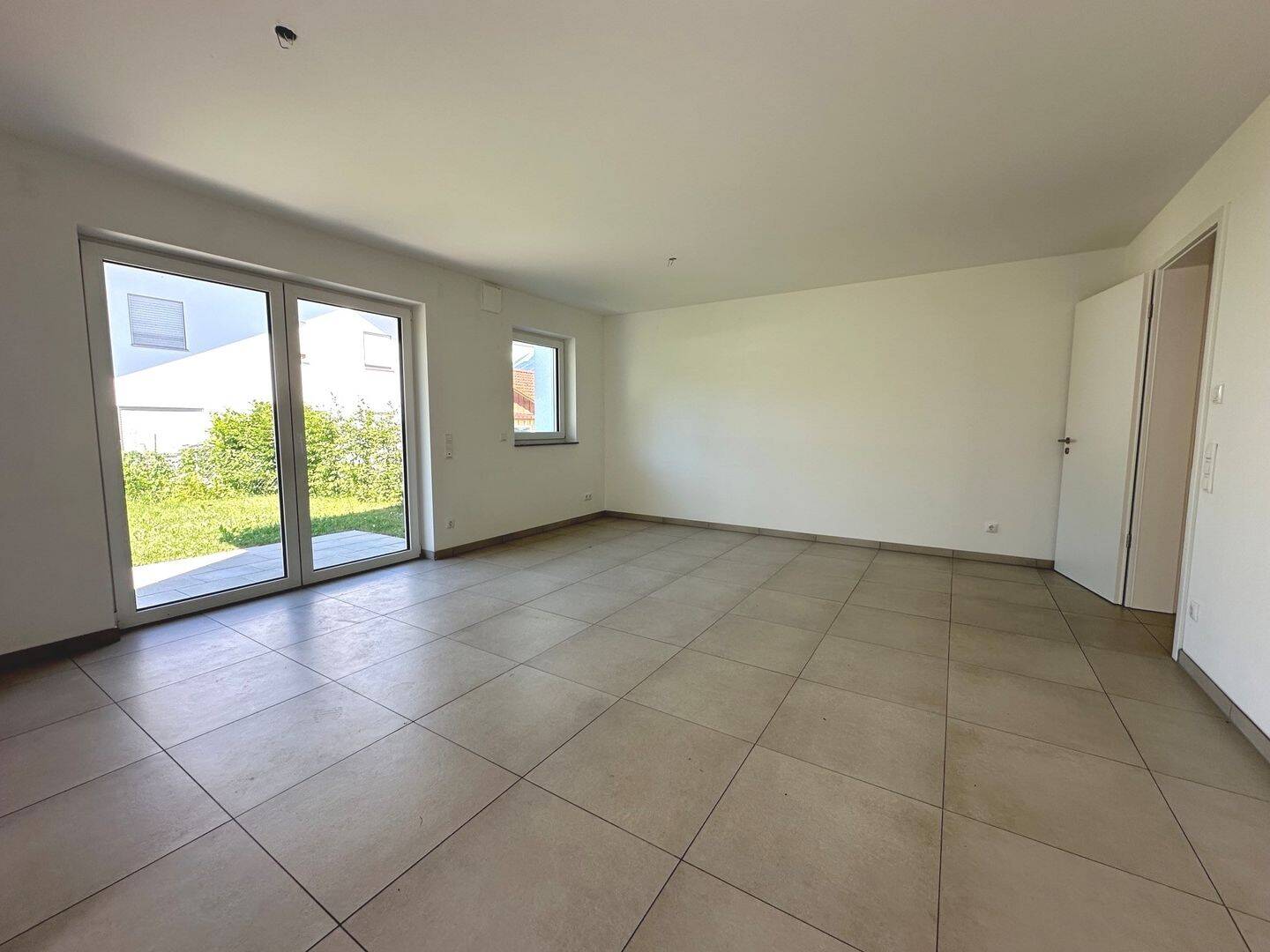 Exklusive 3-Zimmer-Wohnung mit sonnigem Garten – Topzustand und sofort bezugsfrei – 85567 Grafing b. München – Vorschaubild 3