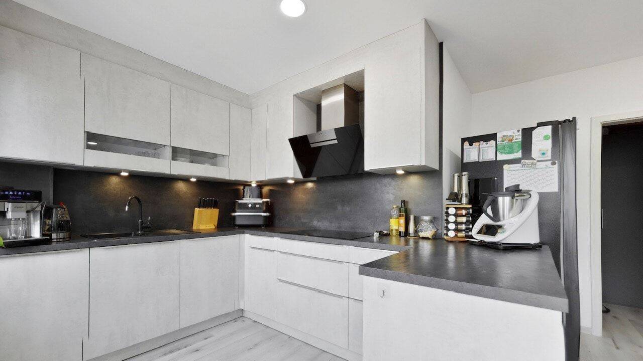 Modernisierte 3-Zimmer-Wohnung mit großzügigem Grundriss und Balkon ins Grüne – 97877 Wertheim – Vorschaubild 3