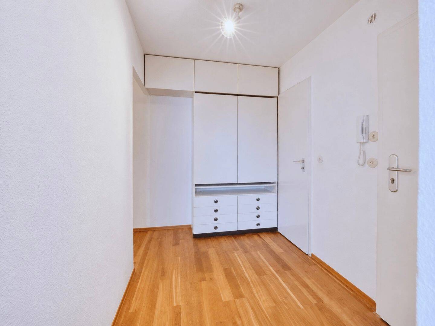 Lichtdurchflutete 3-Zimmer-Wohnung in Bogenhausen – Direkt einziehen und wohlfühlen! – 81927 München – Vorschaubild 5