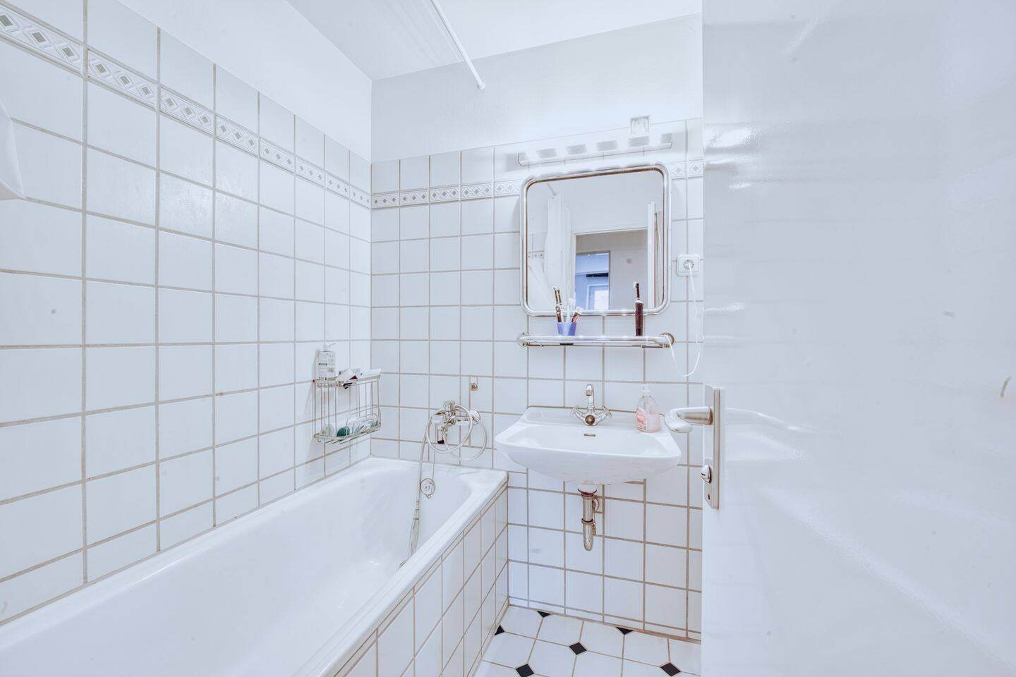 Lichtdurchflutete 3-Zimmer-Wohnung in Bogenhausen – Direkt einziehen und wohlfühlen! – 81927 München – Vorschaubild 6