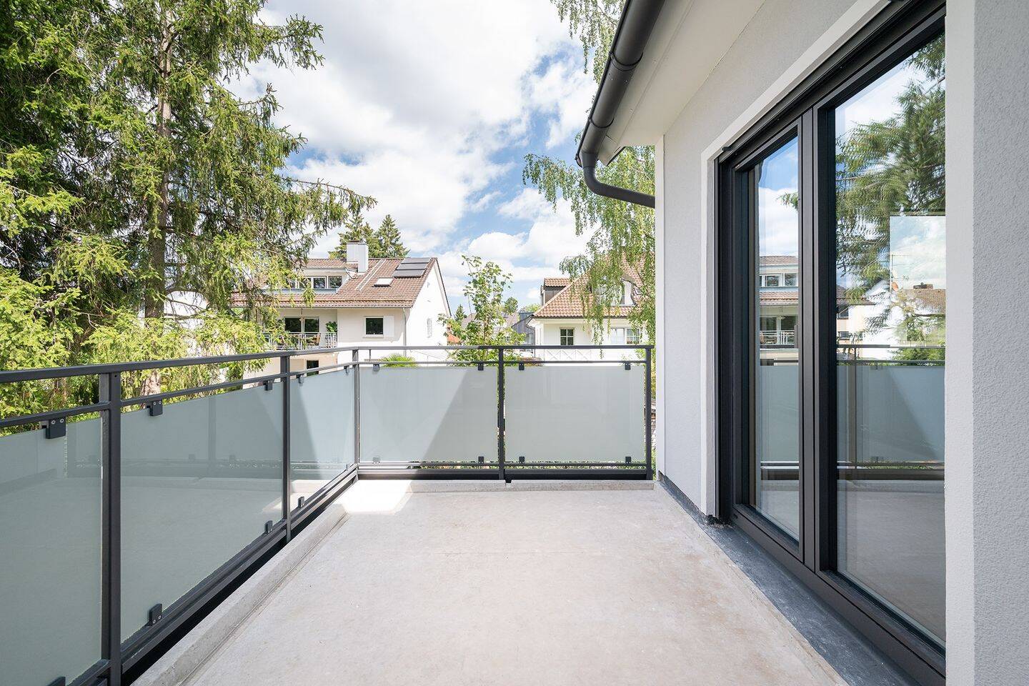 Sofort einziehen: Moderne 3-Zimmer-Wohnung mit drei Balkonen und durchdachtem Grundriss – 81739 München – Vorschaubild 4