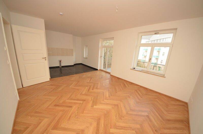 Moderne 4-Zimmerwohnung im Lutherviertel mit Balkon, Fußbodenheizung und Parkettboden! – Chemnitz – Vorschaubild 3