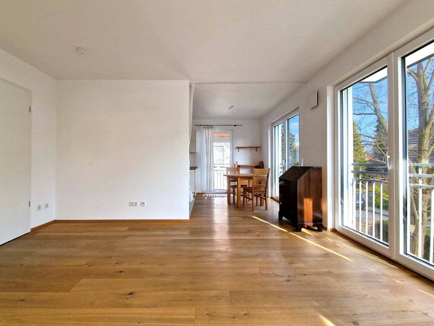 Lichtdurchflutet, komfortabel, bezugsfrei! Moderne Traumwohnung im schönen Obermenzing. – 81247 München – Vorschaubild 5