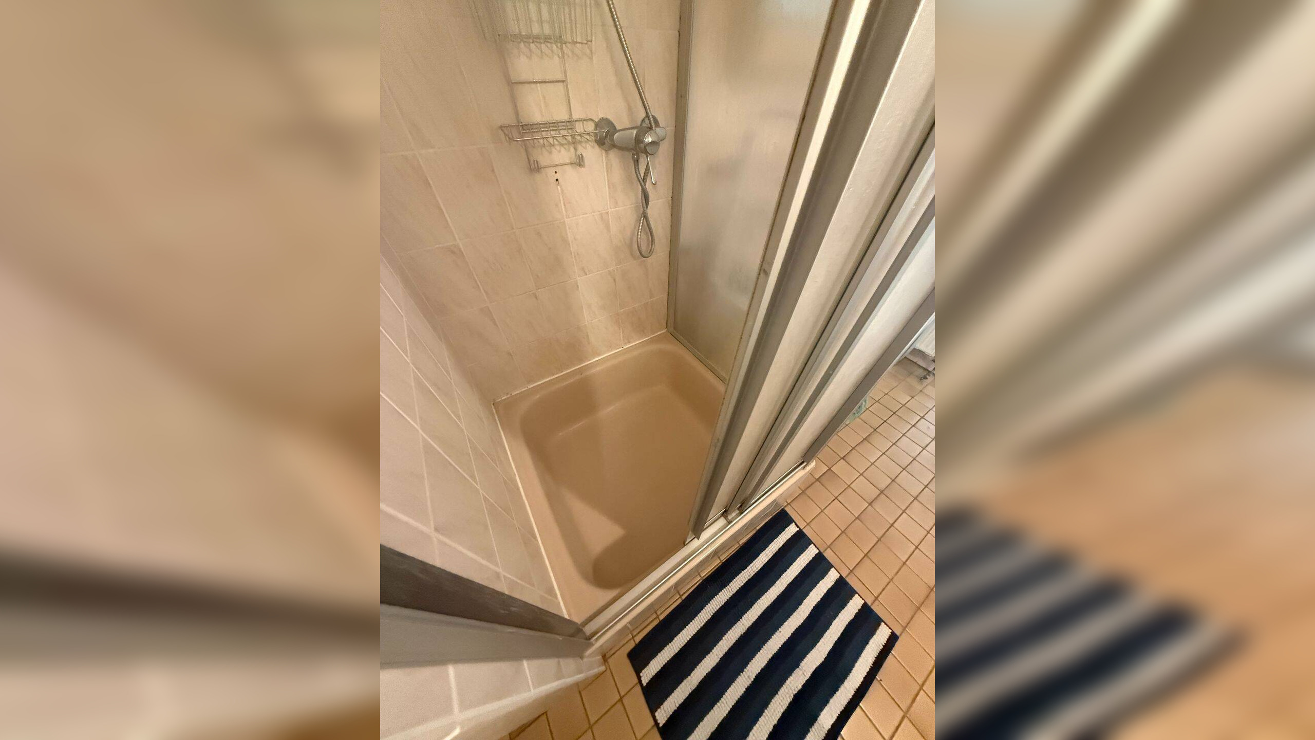 Tolle stadtnahe Lage / Werastraße: Zimmer mit abg. WC (27 qm) + gem. Bad * renoviert! – 70190 Stuttgart – Vorschaubild 3
