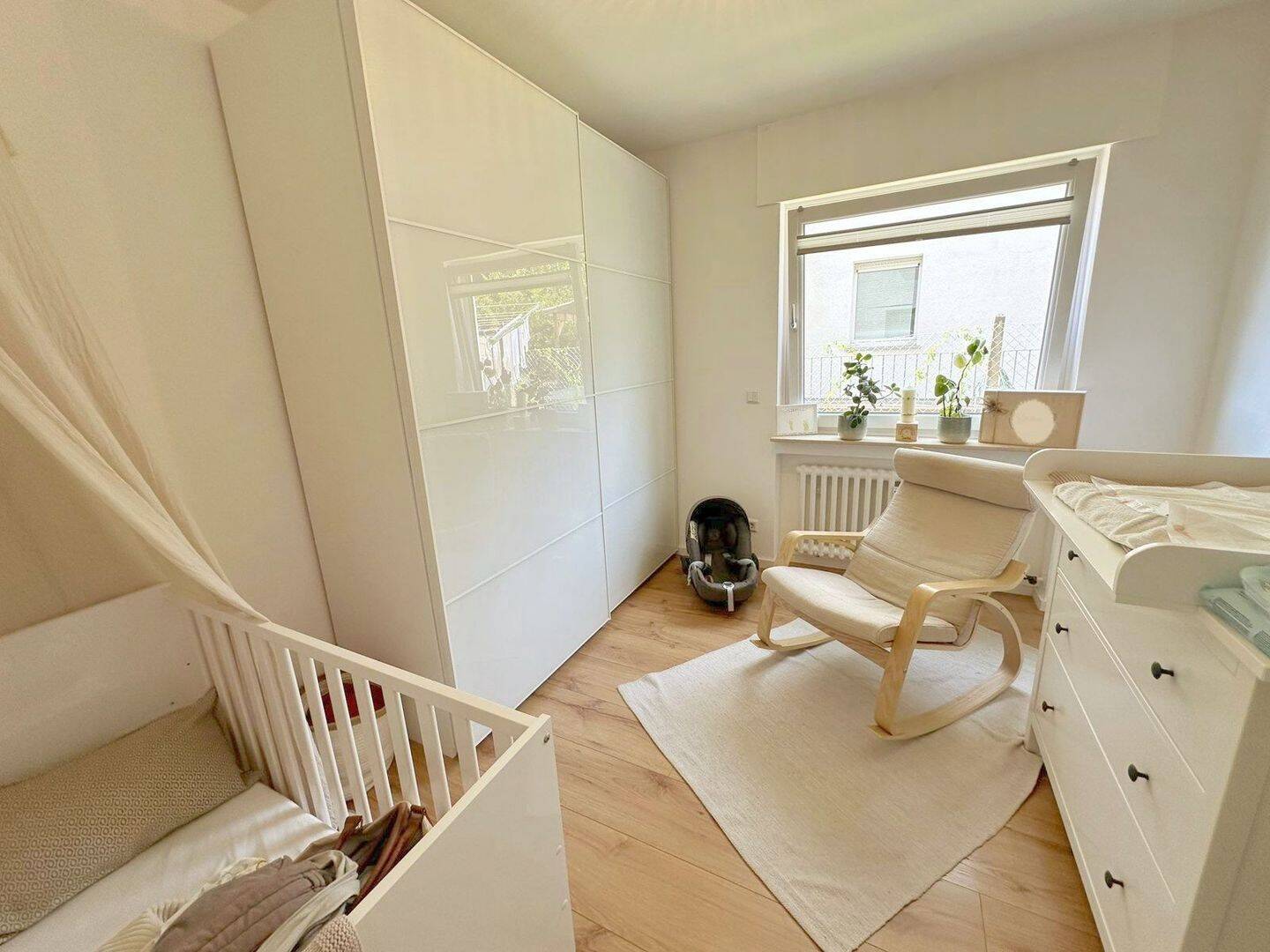 Ruwer Höhenlage ! 121 m² große, moderne EG-Wohnung mit Balkon, Kamin, 2 Stellplätzen und Gartenmitbenutzung – 54292 Trier – Vorschaubild 3