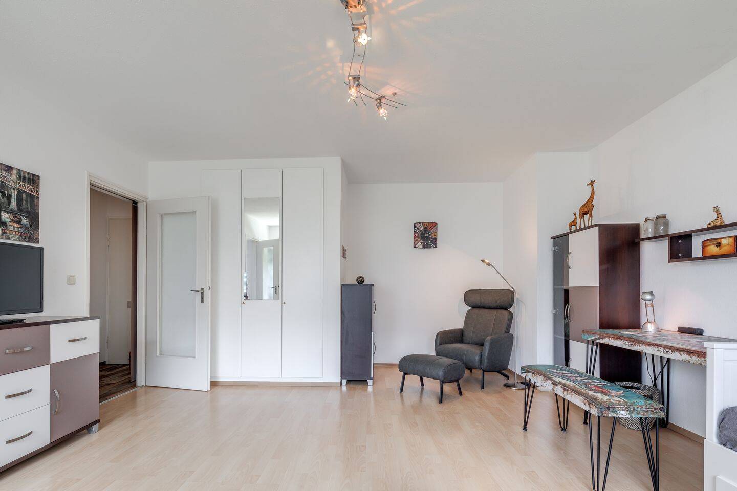 Feldmoching: Möbliertes 1-Zimmer Apartment nähe Lerchenauer See – bald frei – 80995 München – Vorschaubild 3