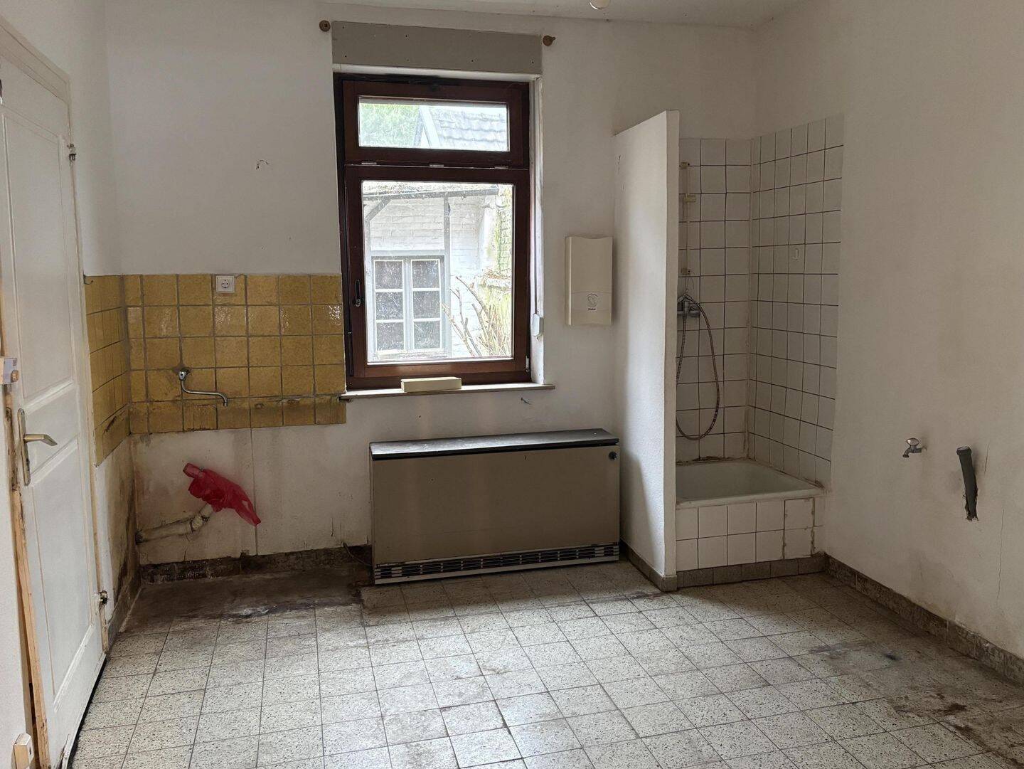 Sanierungsbedürftiges Reihenmittelhaus – 47839 Krefeld – Vorschaubild 3