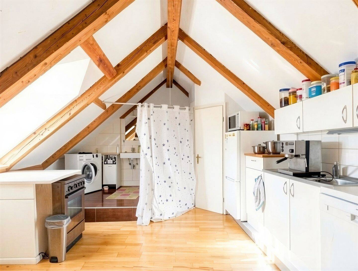 Charmante Dachgeschosswohnung in bester Altstadtlage in Regensburg zum Kauf! – 93047 Regensburg – Vorschaubild 3