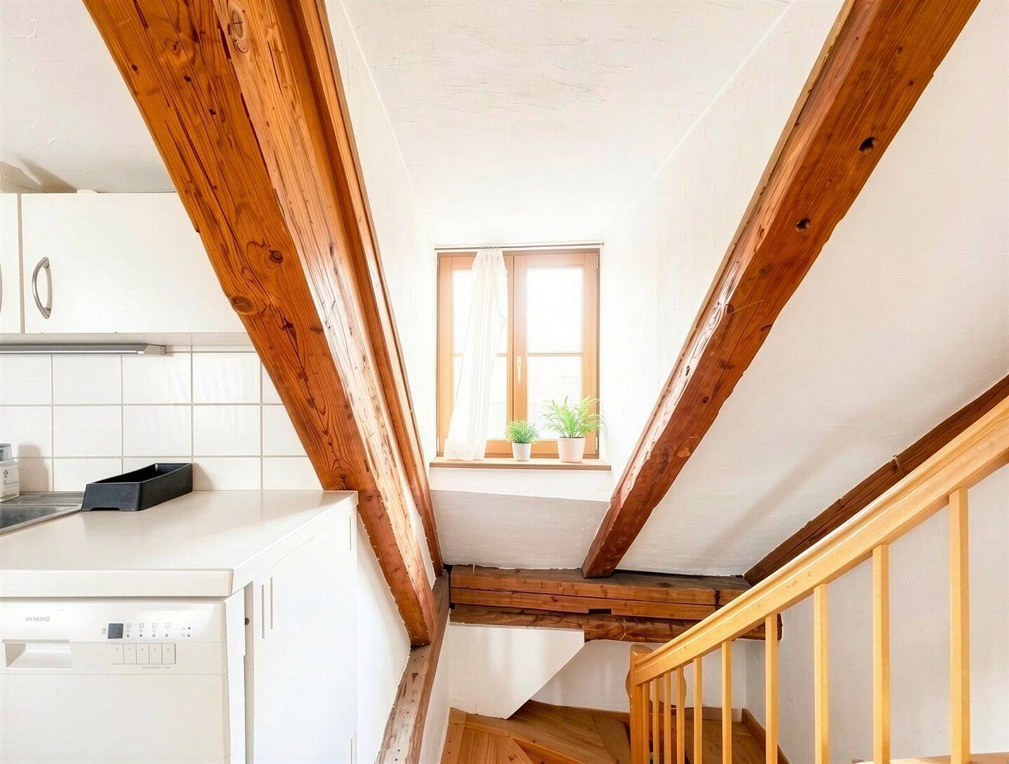 Charmante Dachgeschosswohnung in bester Altstadtlage in Regensburg zum Kauf! – 93047 Regensburg – Vorschaubild 4