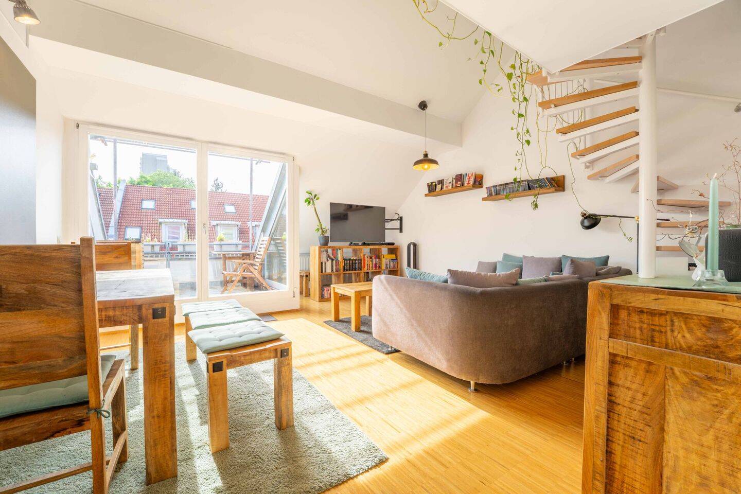 Lichtdurchflutete Maisonettewohnung mit Galerie und sonniger Dachterrasse – 81927 München – Vorschaubild 3