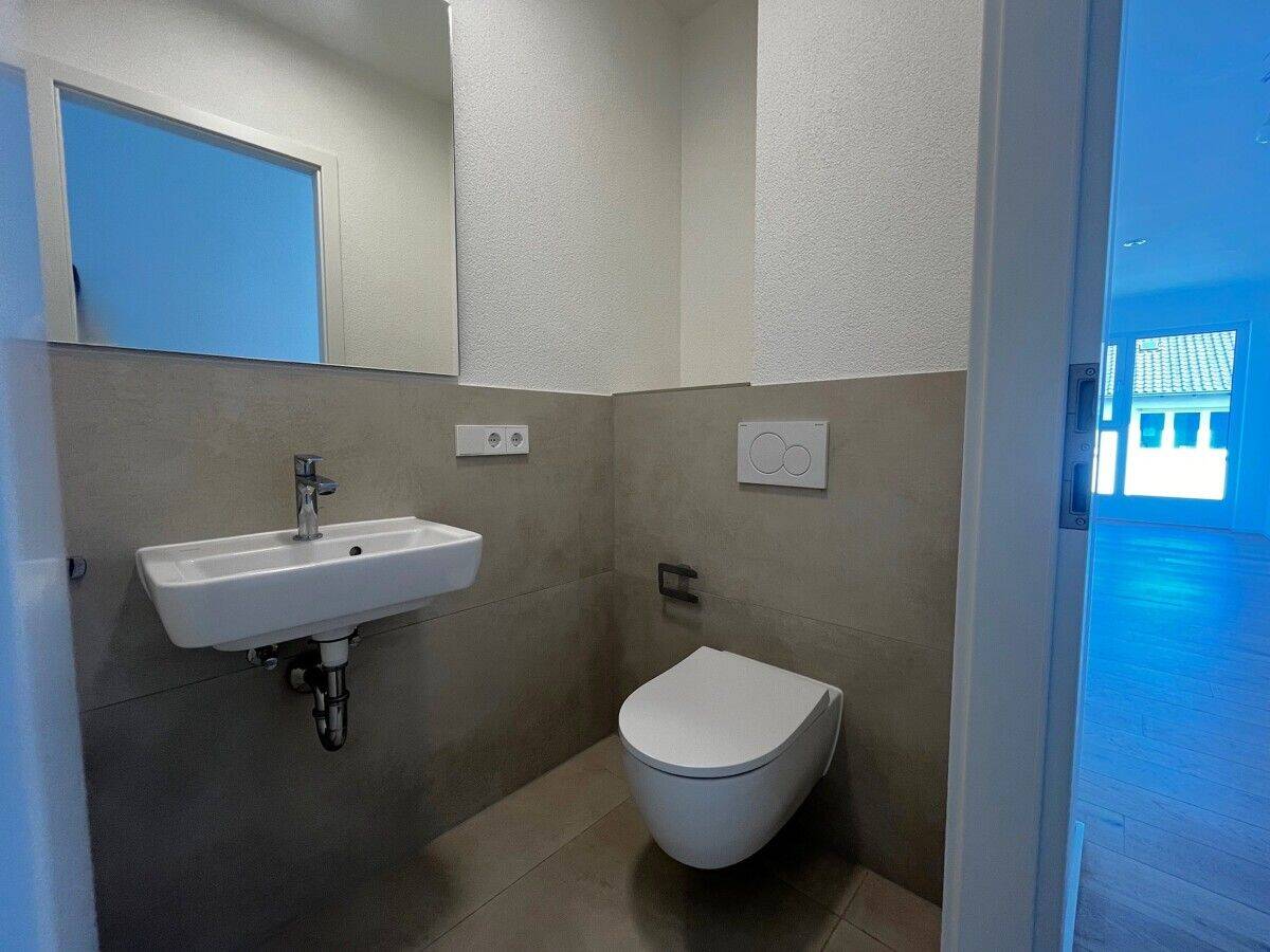 Eindrucksvolle 3-Zimmer Wohnung in bester Lage zu vermieten! – 74072 Heilbronn – Vorschaubild 4
