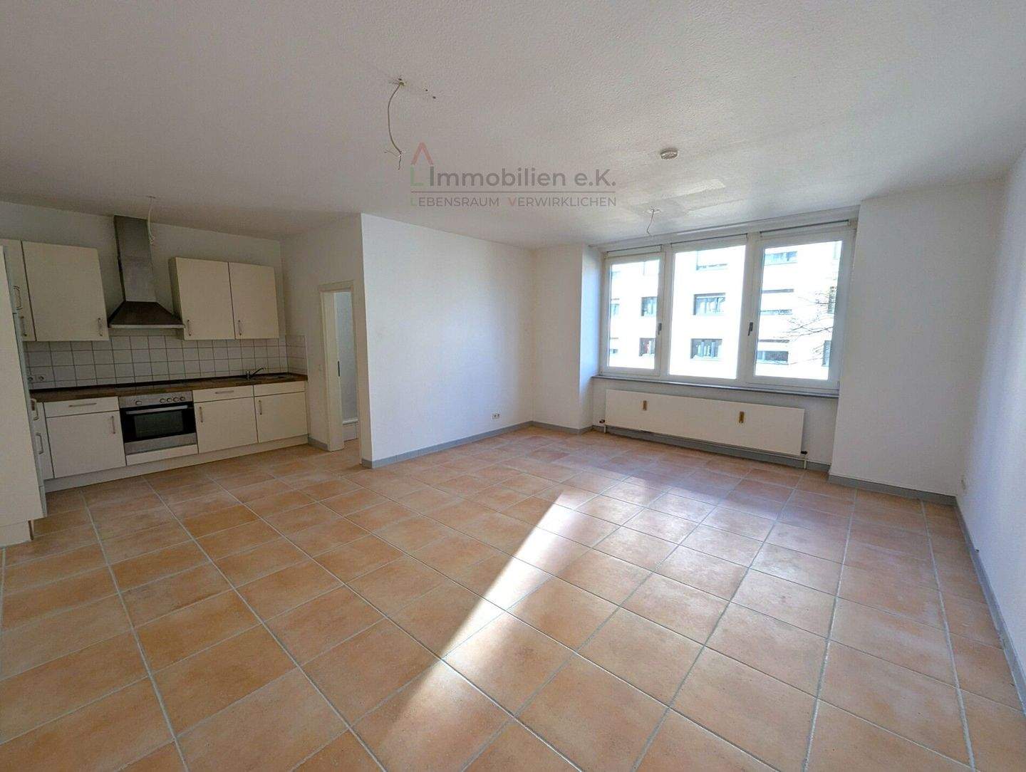 Zentrale, helle 2-Zimmer Wohnung – 70176 Stuttgart – Vorschaubild 3