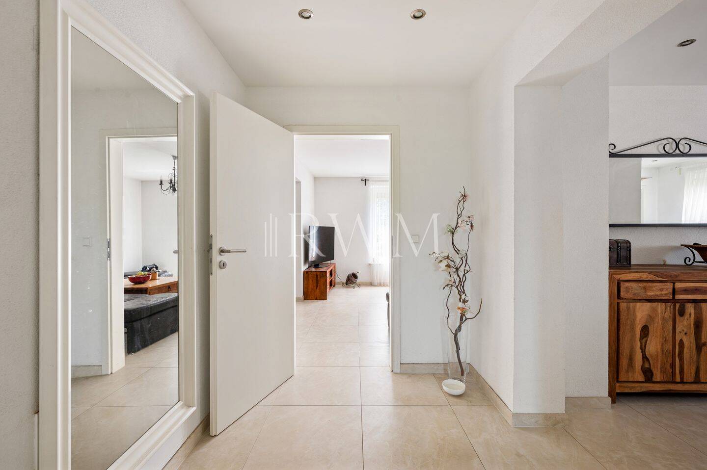 Hochwertig renovierte 5,5-Zimmer-Wohnung mit Balkon in grüner Umgebung (Stuttgart-Zuffenhausen) – 70435 Stuttgart – Vorschaubild 3
