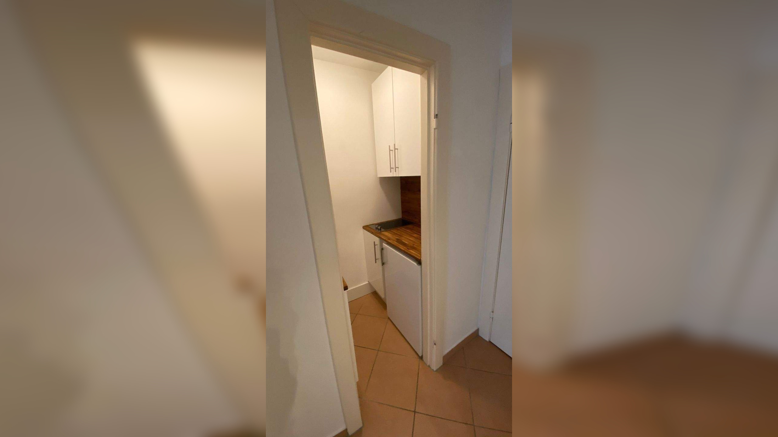 Winterhude: Appartement, ebenerdiges Duschbad, Einbauküche, 1. OG, Fahrstuhl, französicher Balkon, renoviert!!*** – 22299 Hamburg – Vorschaubild 3