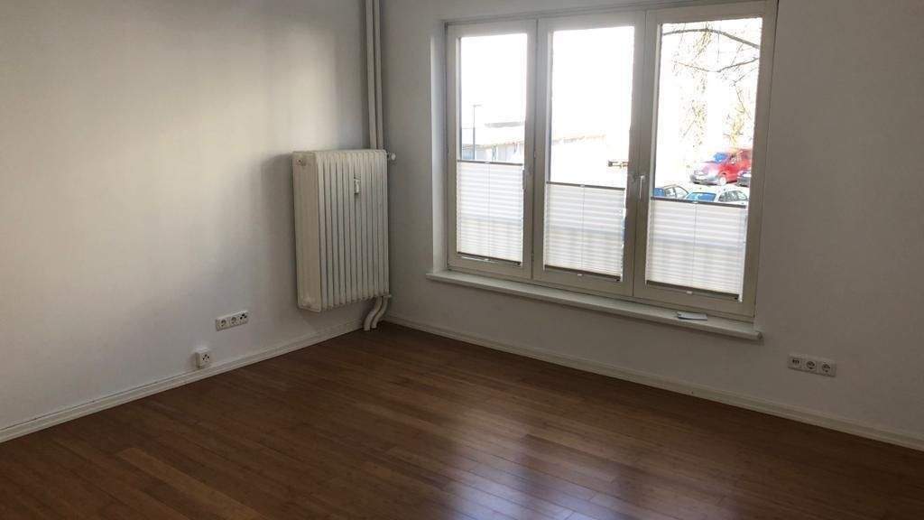 Winterhude: Appartement, ebenerdiges Duschbad, Einbauküche, 1. OG, Fahrstuhl, französicher Balkon, renoviert!!*** – 22299 Hamburg – Vorschaubild 4