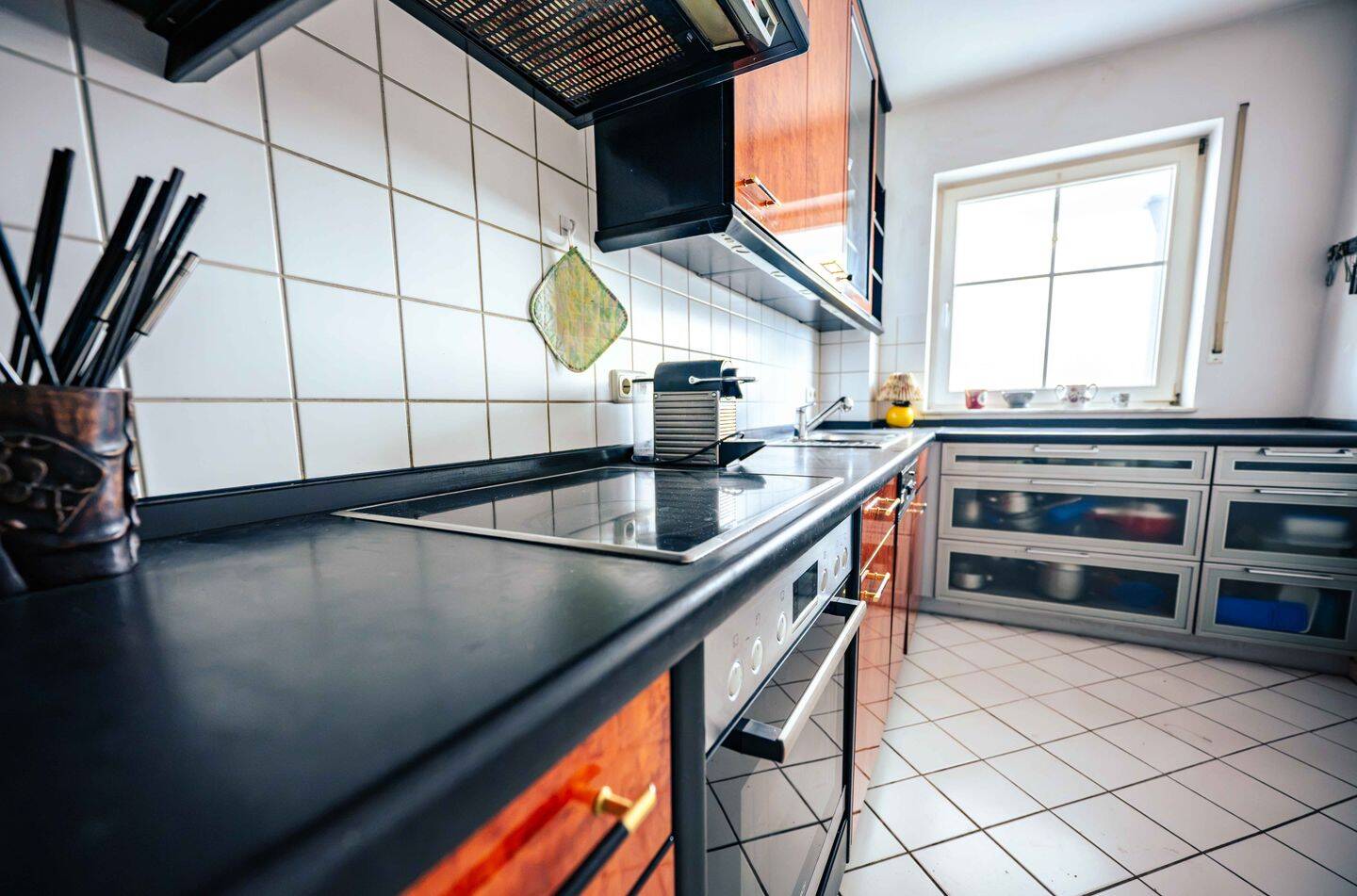Schlosspark vor der Tür. Bezugsfreie 3-Zimmer-Wohnung mit Balkon, Aufzug & TG-Stellplatz! – 65203 Wiesbaden – Vorschaubild 3