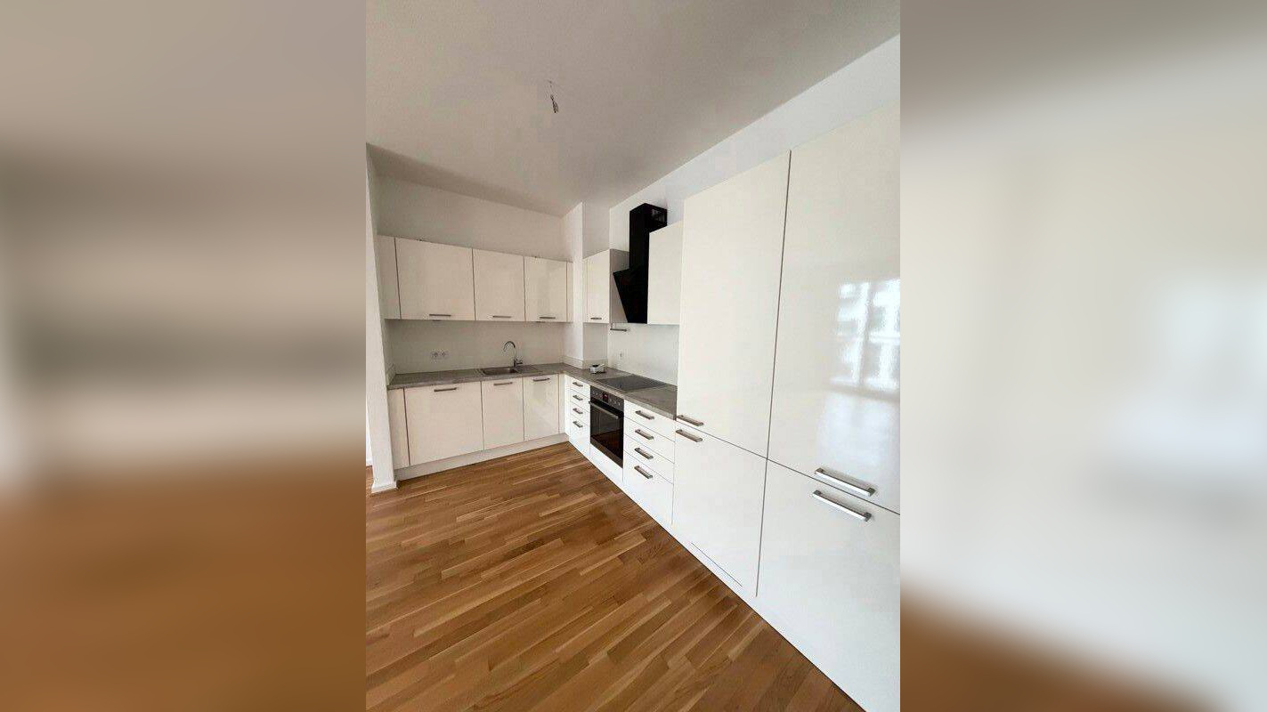 Moderne 4-Raum-Wohnung im Zentrum: Einbauküche und Balkon – 1067 Dresden – Vorschaubild 3