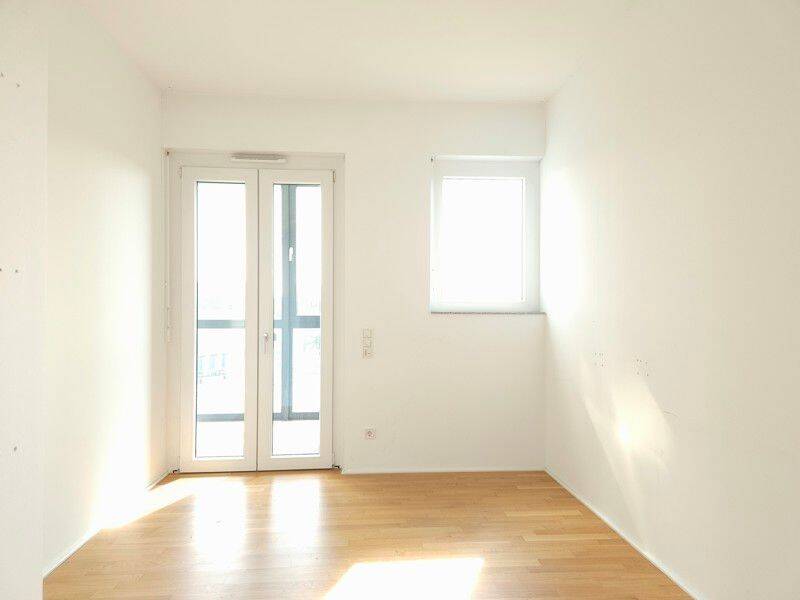 Penthouse-Highlight ohne Kompromisse: 4-Zi, EBK, Dachterasse und Wintergarten! – 65197 Wiesbaden – Vorschaubild 3