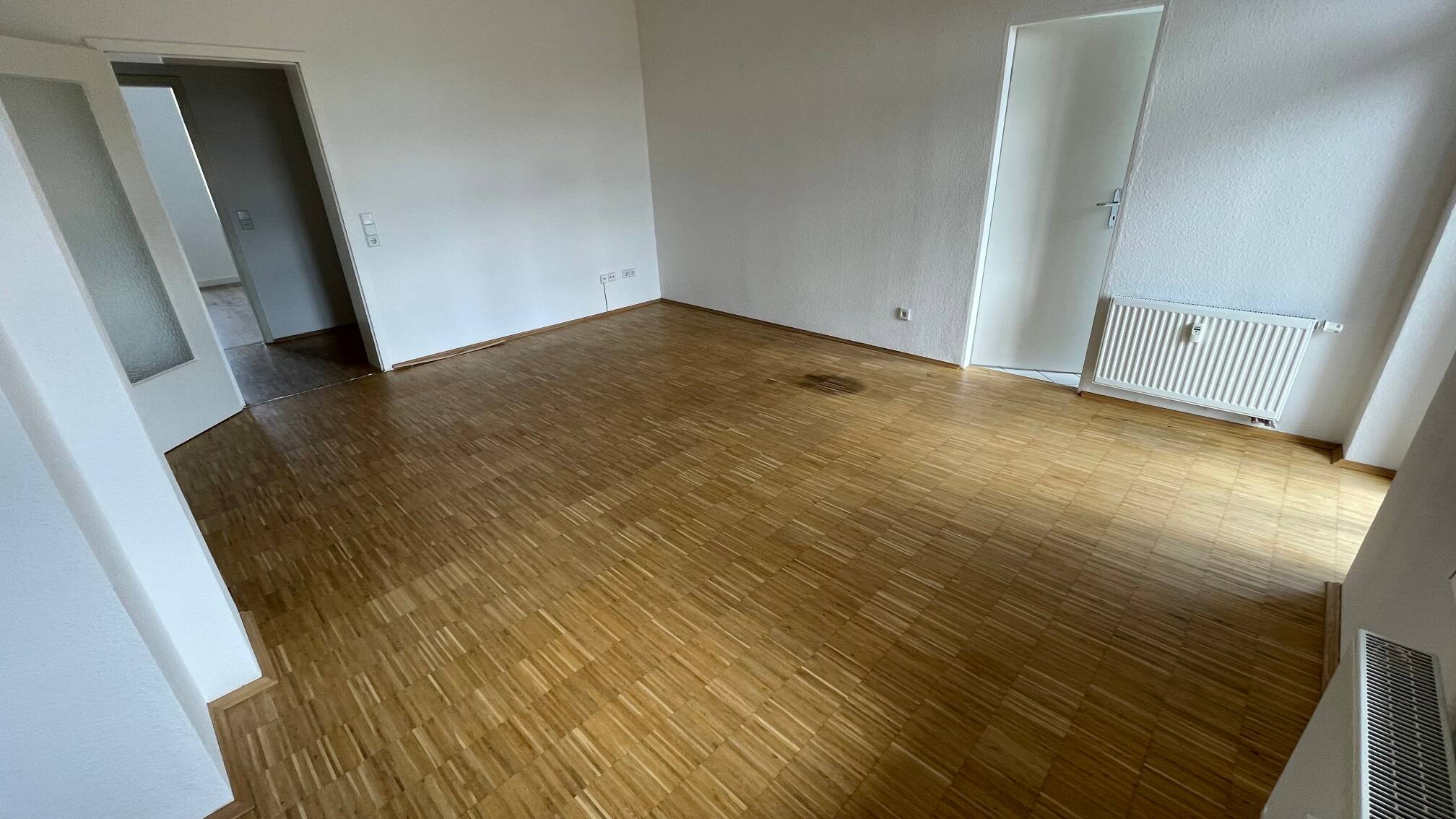 3. OG/ großes Wohnzimmer + Balkon / Stellplatz mögl. ! – Chemnitz – Vorschaubild 4