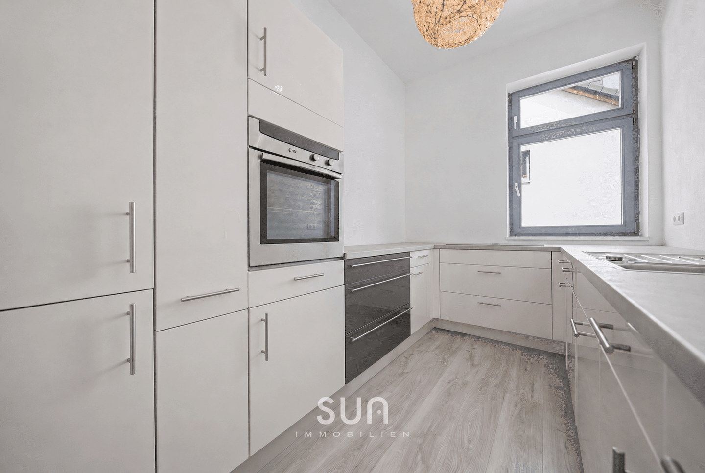 MODERNISIERTE ALTBAUWOHNUNG MIT KAMIN & BALKON IM GRÜNEN – 4 Zimmer auf 98 m² in Darmstadt-Arheilgen – 64291 Darmstadt – Vorschaubild 3