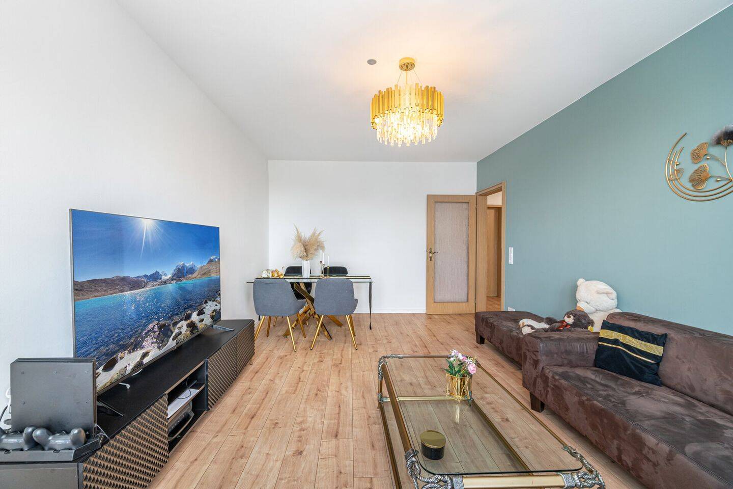 Sofort bezugsfrei: modernisierte 3-Zimmer-Wohnung mit Weitblick & TG-Stellplatz in Bogenhausen – 81677 München – Vorschaubild 3